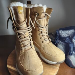 Size 7 wide new boots